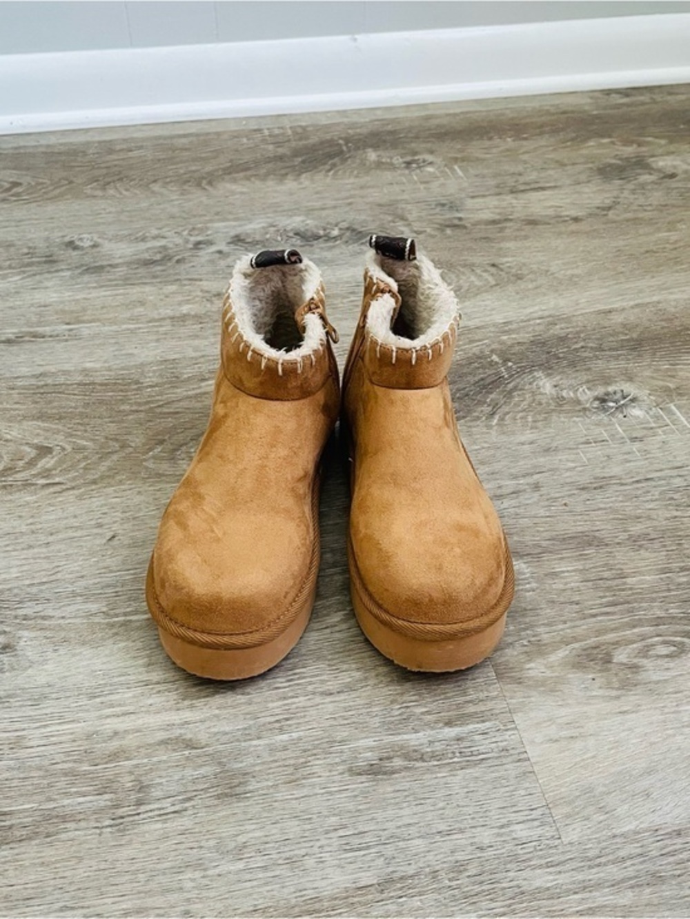 Tan Faux Suede Ankle Boots with Faux Fur Lining and Side Zipper – Women’s US 7